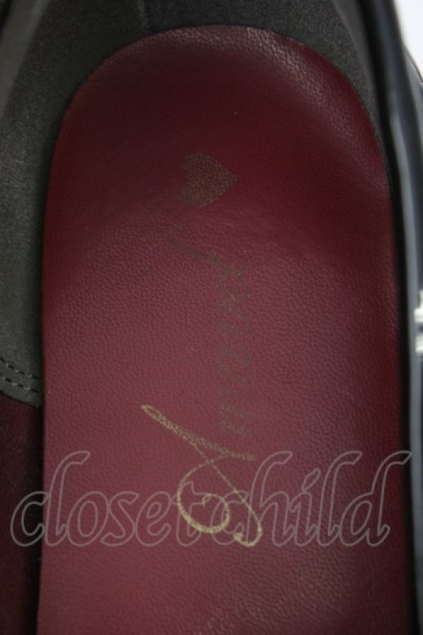 画像4: Amavel / ハートビジュー付きローファーパンプス L ブラック T-26-02-23-022-CA-SH-SA-ZT (4)