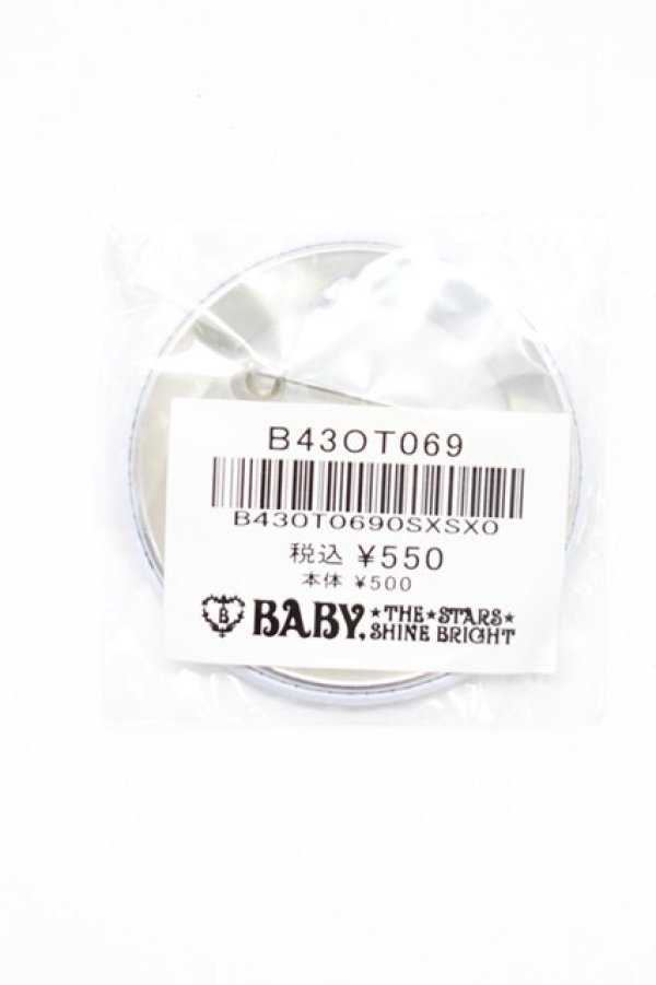画像2: BABY,THE STARS SHINE BRIGHT / くみゃちゃんのいちごとさくらんぼ缶バッジ  白Ｘ赤 T-26-02-24-045-BA-AC-SA-ZT (2)
