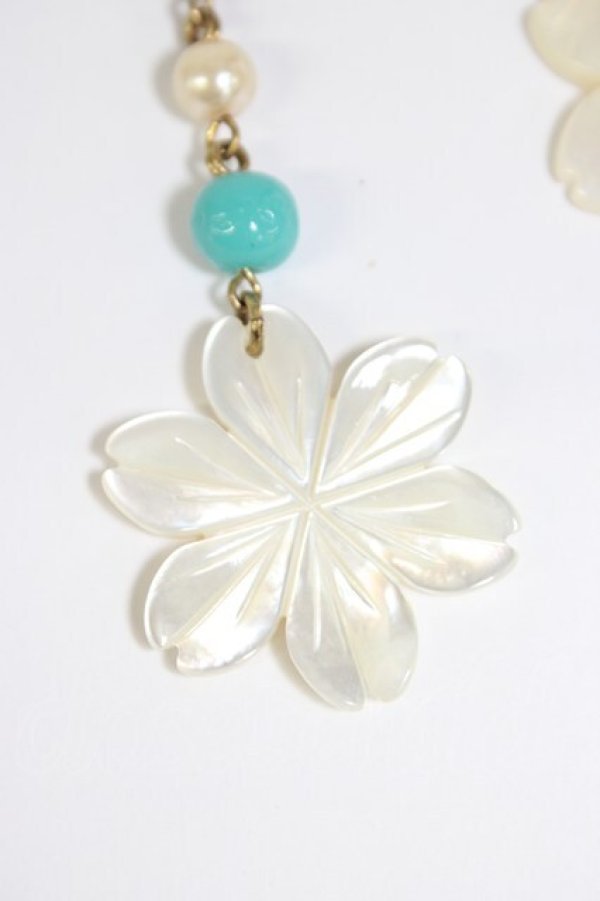 画像2: WONDERFUL WORLD / 桜ビーズピアス  白Ｘ青Ｘブラウン T-26-02-28-004-LO-AC-SA-ZT (2)