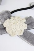 画像2: PINK HOUSE / ロゴボタン&フラワーモチーフヘアゴム  アイボリー×グレー T-26-02-28-002-LO-ZA-SA-ZT (2)