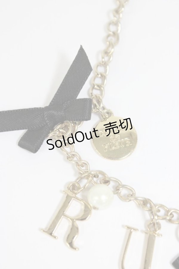 画像3: Maison de FLEUR / ロゴリボンチェーンバッグチャーム  ゴールドＸ黒 T-26-02-28-015-LO-AC-SA-ZT (3)