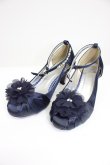 画像1: axes femme / お花コサージュ付パーティーパンプス M ネイビー T-26-03-01-022-AX-SH-SA-ZT (1)