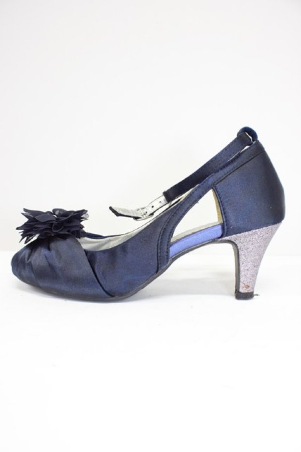 画像3: axes femme / お花コサージュ付パーティーパンプス M ネイビー T-26-03-01-022-AX-SH-SA-ZT (3)