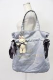 画像1: Maison de FLEUR / ラビットチャーム付きダブルリボントートバッグ  グレーＸアイボリー T-26-03-02-015-LO-BG-SA-ZT (1)
