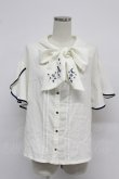 画像1: axes femme / 夏の星空刺繍ボウタイブラウス M ホワイト T-26-03-07-019-AX-BL-SA-ZT (1)