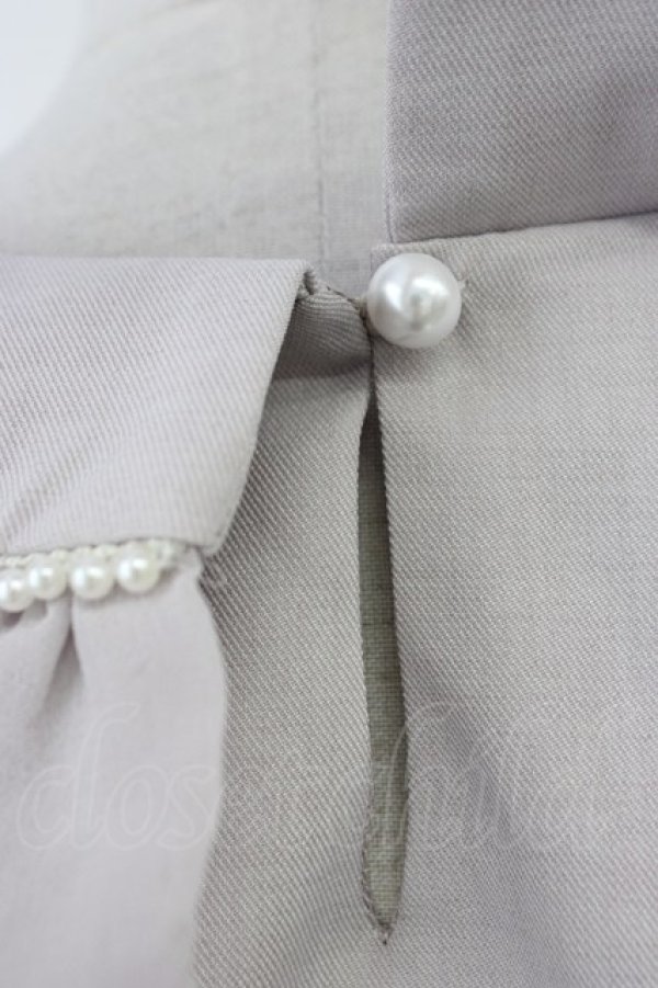 画像5: evelyn / パール襟半袖ブラウス  グレー T-26-03-08-021-LO-BL-SA-ZT (5)