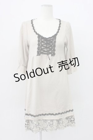 画像: axes femme / フロント編み上げ半袖ワンピース  ベージュX黒 T-26-03-13-023-AX-OP-SA-ZT