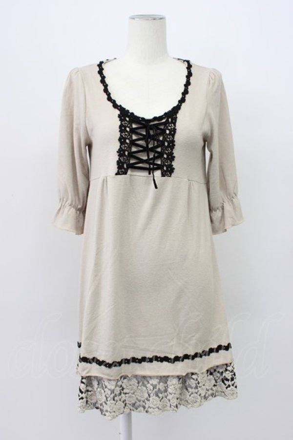 画像1: axes femme / フロント編み上げ半袖ワンピース  ベージュX黒 T-26-03-13-023-AX-OP-SA-ZT (1)