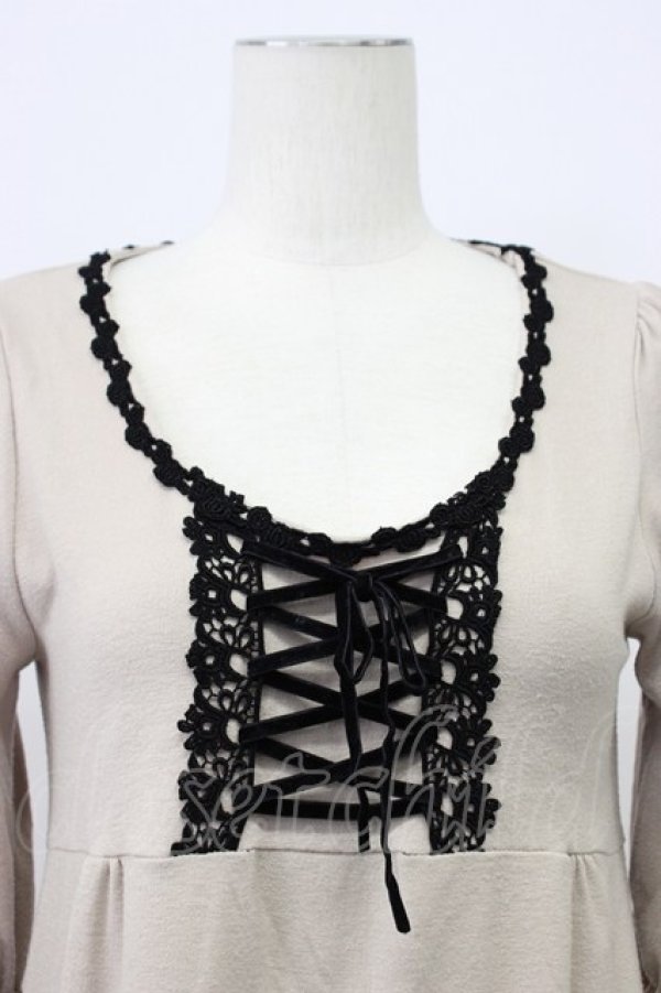 画像4: axes femme / フロント編み上げ半袖ワンピース  ベージュX黒 T-26-03-13-023-AX-OP-SA-ZT (4)