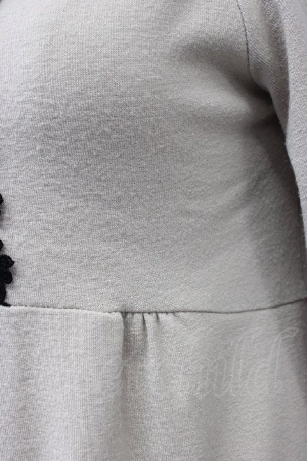 画像5: axes femme / フロント編み上げ半袖ワンピース  ベージュX黒 T-26-03-13-023-AX-OP-SA-ZT (5)