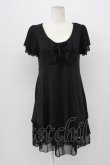 画像1: axes femme / 裾お花モチーフ半袖ワンピース  黒 T-26-03-13-030-AX-OP-SA-ZT (1)