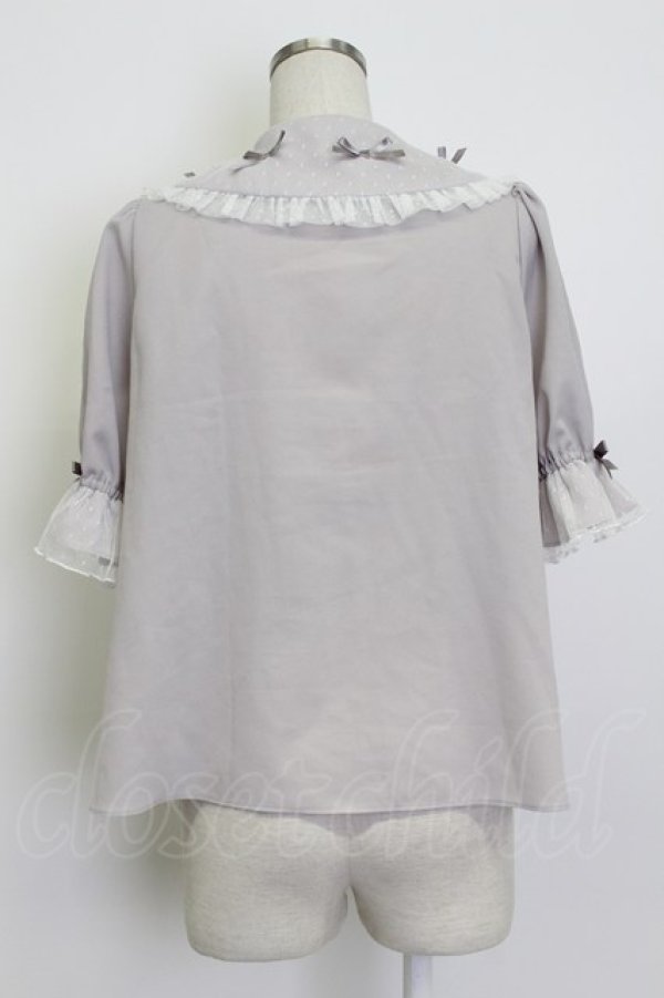 画像2: axes femme kawaii / プチリボン半袖ブラウス  グレー T-26-03-13-003-AX-BL-SA-ZT (2)