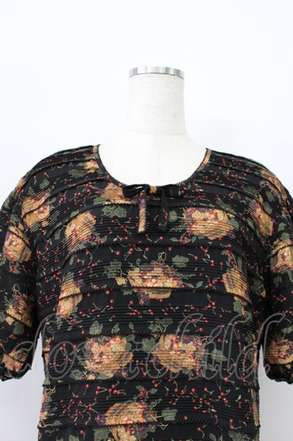 画像4: KANEKO ISAO / フルーツかご柄たくし上げワンピース  クロ T-26-03-16-034-EL-OP-OW-ZT (4)