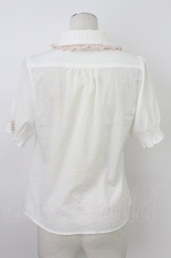 画像2: axes femme POETIQUE / はしごリボン襟半袖ブラウス  アイボリーＸピンク T-26-03-17-003-AX-BL-SA-ZT (2)