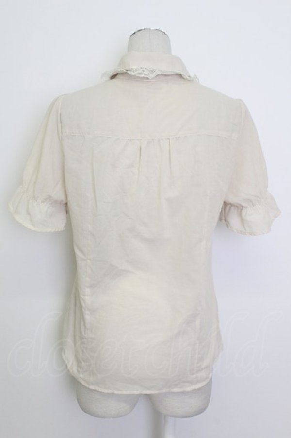 画像2: axes femme POETIQUE / フラワーモチーフ襟半袖ブラウス  アイボリー T-26-03-17-006-AX-BL-SA-ZT (2)