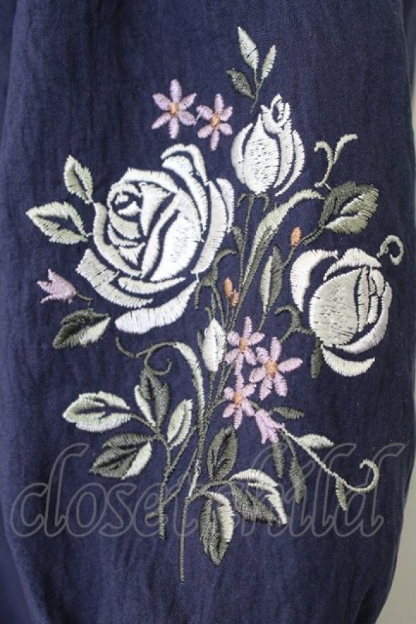 画像3: axes femme / ハシゴレース×袖バラ刺繍ワンピース  ネイビー T-26-03-21-037-AX-OP-SA-ZT (3)