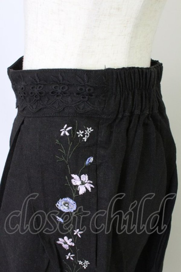 画像4: axes femme / 華刺繍リネンガウチョパンツ M ブラック T-26-03-24-044-AX-PA-SA-ZT (4)