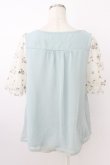 画像2: axes femme / お花刺繍チュール袖プルオーバー  サックス T-26-03-24-018-AX-TO-SA-ZT (2)