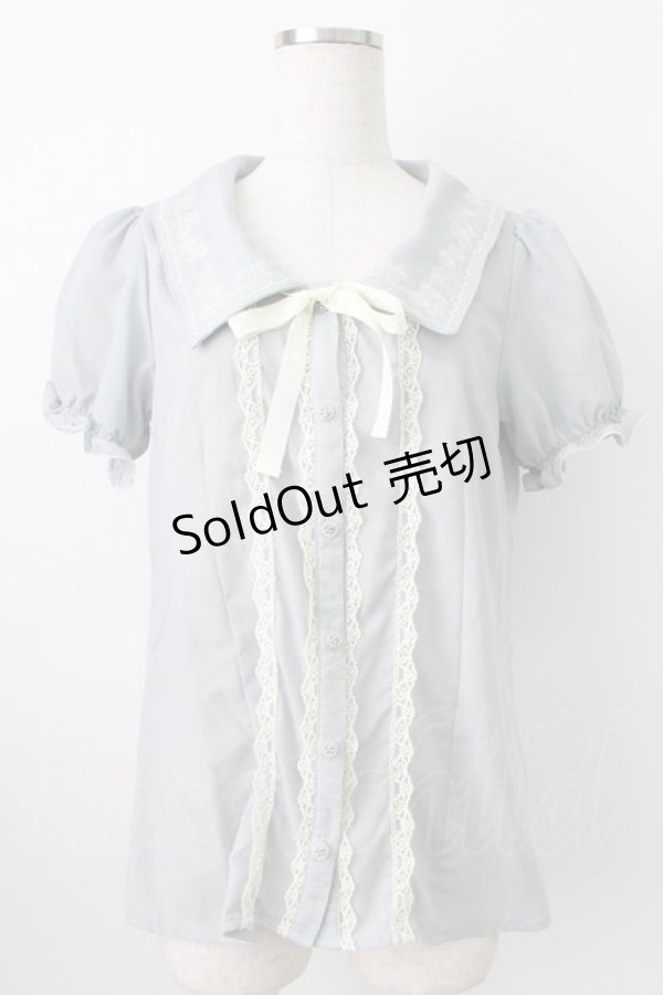 画像1: axes femme POETIQUE / リボン刺繍襟半袖ブラウス  サックス T-26-03-24-019-AX-BL-SA-ZT (1)