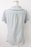 画像2: axes femme POETIQUE / リボン刺繍襟半袖ブラウス  サックス T-26-03-24-019-AX-BL-SA-ZT (2)