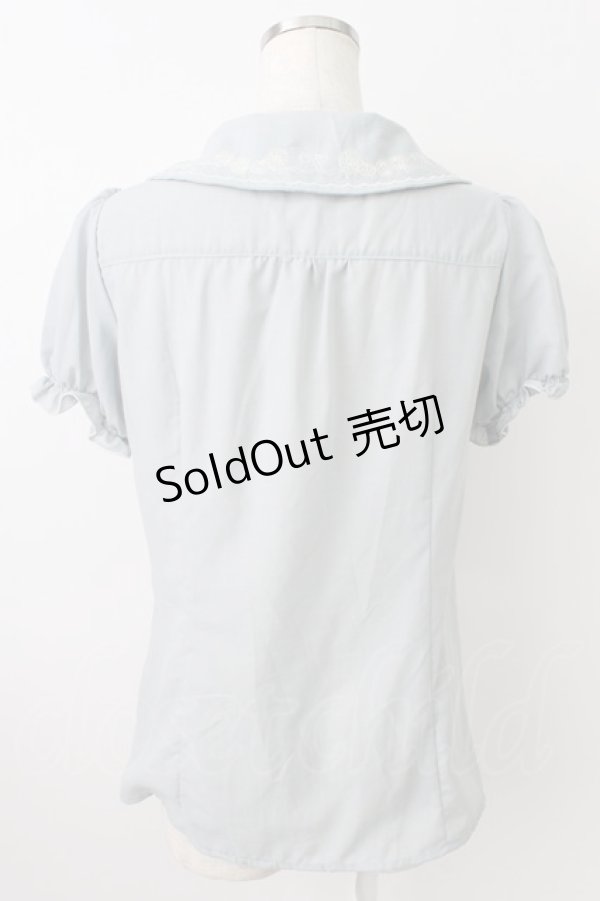 画像2: axes femme POETIQUE / リボン刺繍襟半袖ブラウス  サックス T-26-03-24-019-AX-BL-SA-ZT (2)