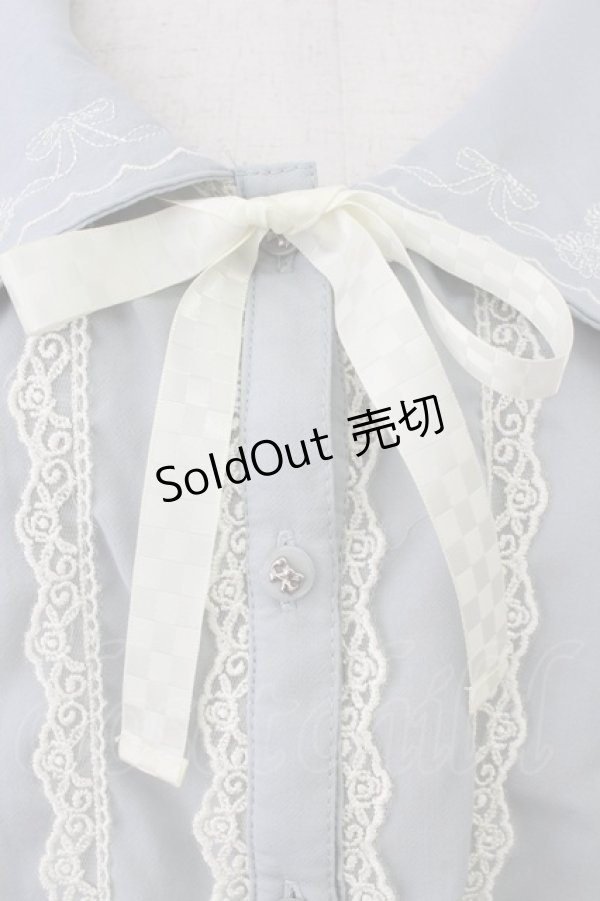 画像4: axes femme POETIQUE / リボン刺繍襟半袖ブラウス  サックス T-26-03-24-019-AX-BL-SA-ZT (4)