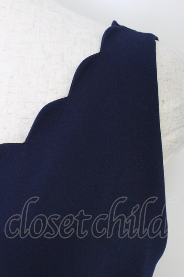 画像4: an another angelus / スカラップ衿ぐりフィットandフレアーワンピース  ネイビー T-26-03-25-041-CA-OP-SA-ZT (4)