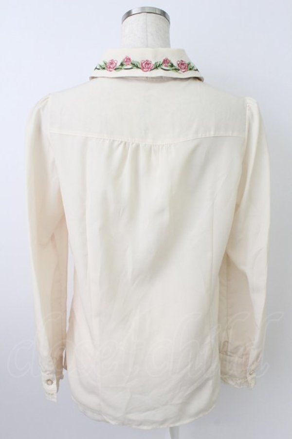 画像2: axes femme / お花刺繍フリルブラウス  アイボリーＸブラウン T-26-03-25-008-AX-BL-SA-ZT (2)