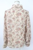 画像2: axes femme / 花Ｘオーナメント柄ブラウス  ベージュ T-26-03-25-017-AX-BL-SA-ZT (2)