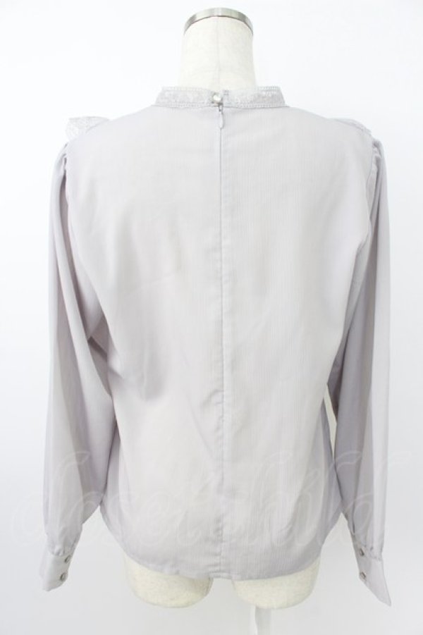 画像2: an another angelus / 立体フラワーレースヨークブラウス  グレー T-26-03-25-018-CA-BL-SA-ZT (2)