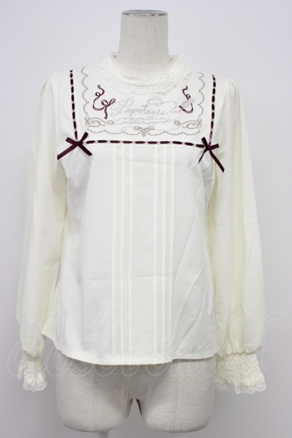 画像1: axes femme POETIQUE / パペトゥリーロゴ刺繍ブラウス  アイボリーＸブラウン T-26-03-30-024-AX-BL-SA-ZH (1)