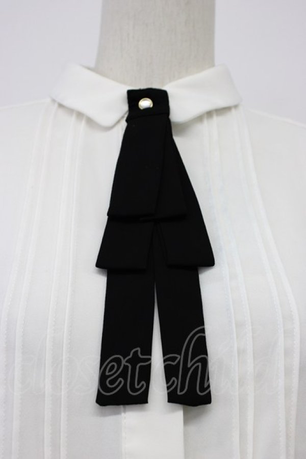 画像4: an another angelus / 多重リボンタイ付きピンタックブラウス  白Ｘ黒 T-26-03-30-017-CA-BL-SA-ZT (4)