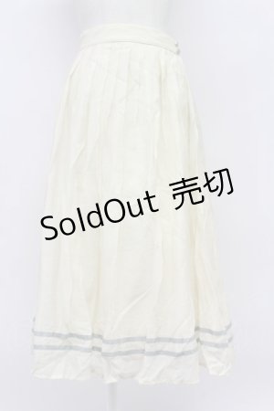 画像: F i.n.t / ライン使いシアータックスカート F アイボリー T-26-03-31-021-CA-SK-SZ-ZT