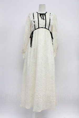 画像: Me roir / レースリボンロングワンピース  白Ｘ黒 T-26-03-31-011-GO-OP-SA-ZT
