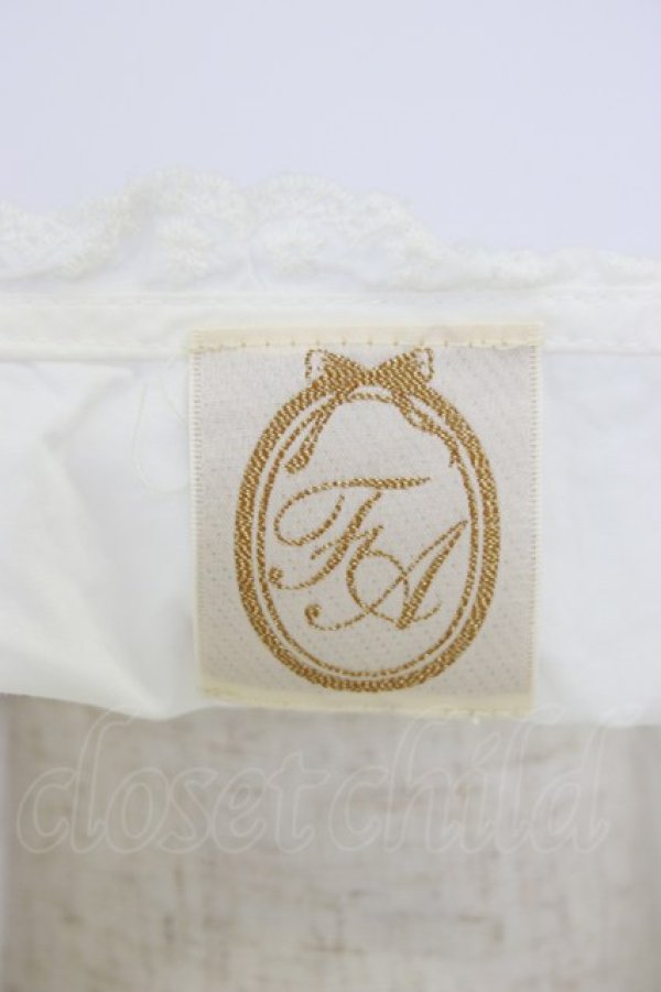 画像5: F i.n.t / コットンレース使いノーカラーブラウス  白 T-26-04-04-002-0-BL-SA-ZT (5)