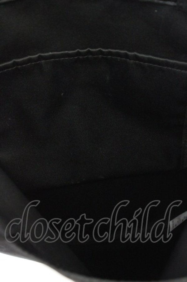 画像4: Maison de FLEUR / サテンパールブレードトートバッグ  黒Ｘ白 T-26-04-04-034-LO-BG-SA-ZT (4)