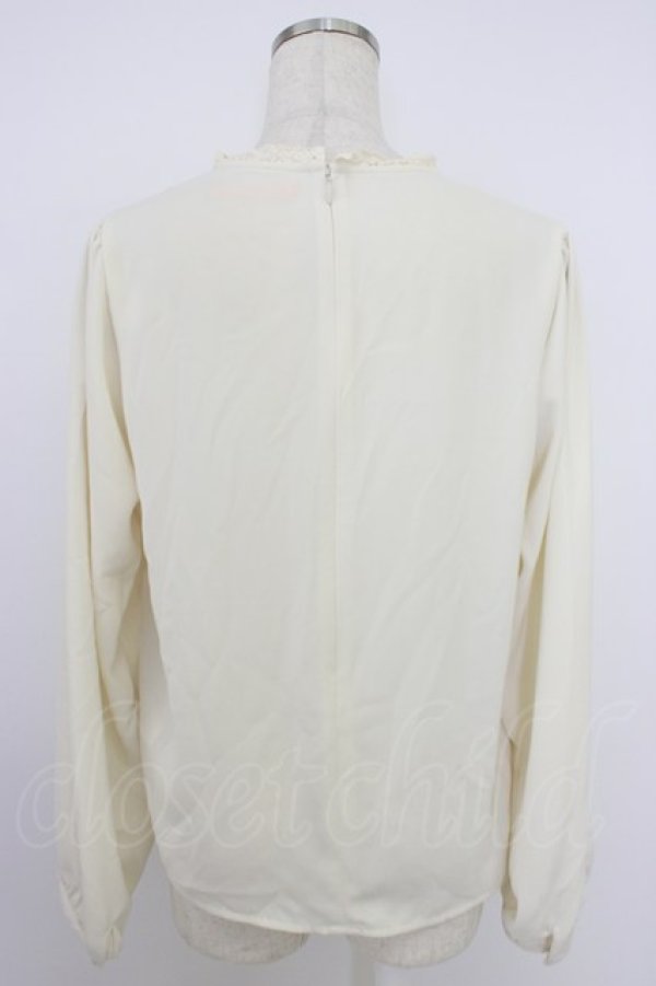 画像2: Fi.n.t / スクエアレースハイネックブラウス  生成り T-26-04-04-001-CA-BL-SA-ZT (2)