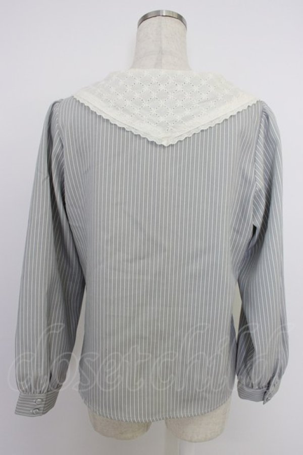 画像2: Fi.n.t / コットンレース使いストライプブラウス  グレーＸ白 T-26-04-04-006-CA-BL-SA-ZT (2)