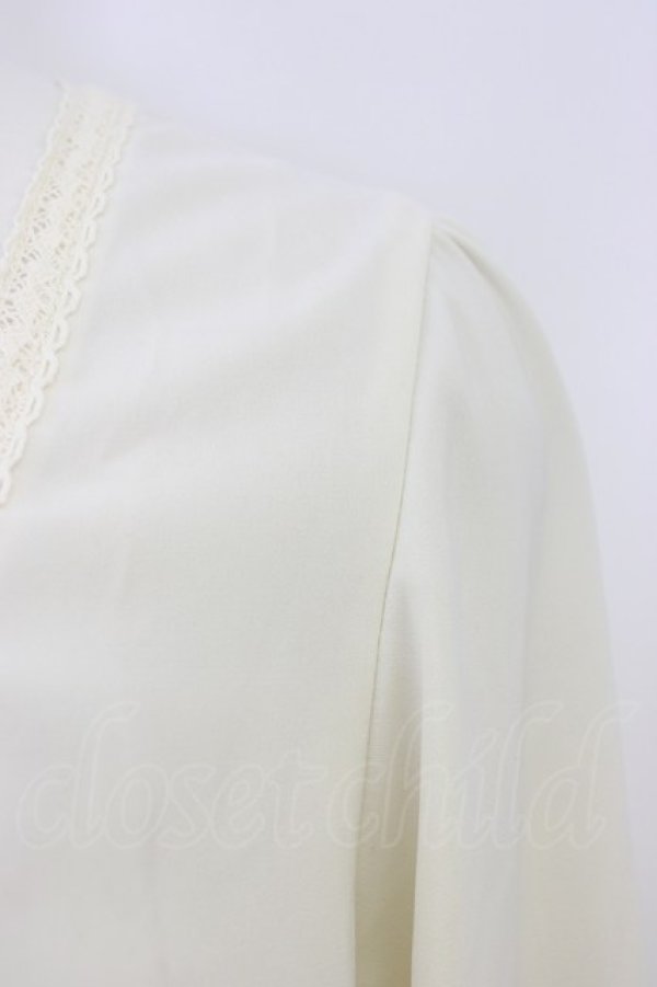 画像3: Fi.n.t / スクエアレースハイネックブラウス  生成り T-26-04-04-001-CA-BL-SA-ZT (3)