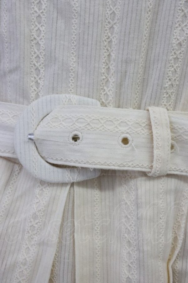 画像4: an another angelus / レース使いコットンドビーパフスリーブワンピース【洗える】  生成り T-26-04-04-009-CA-OP-SA-ZT (4)