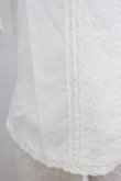 画像4: F i.n.t / コットンレース使いノーカラーブラウス  白 T-26-04-04-002-0-BL-SA-ZT (4)