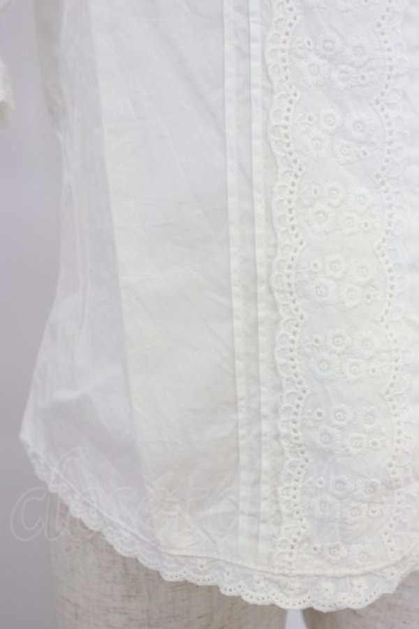 画像4: F i.n.t / コットンレース使いノーカラーブラウス  白 T-26-04-04-002-0-BL-SA-ZT (4)