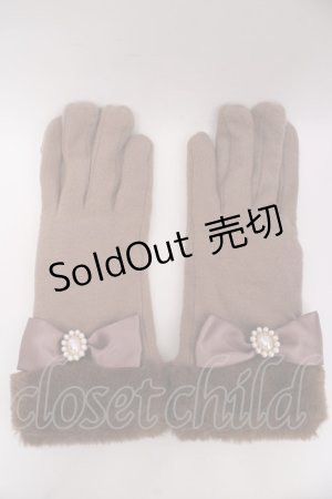画像: Maison de FLEUR / パールビジューリボンファーグローブ  ブラウン Y-23-12-16-043-LO-ZA-SZ-ZY