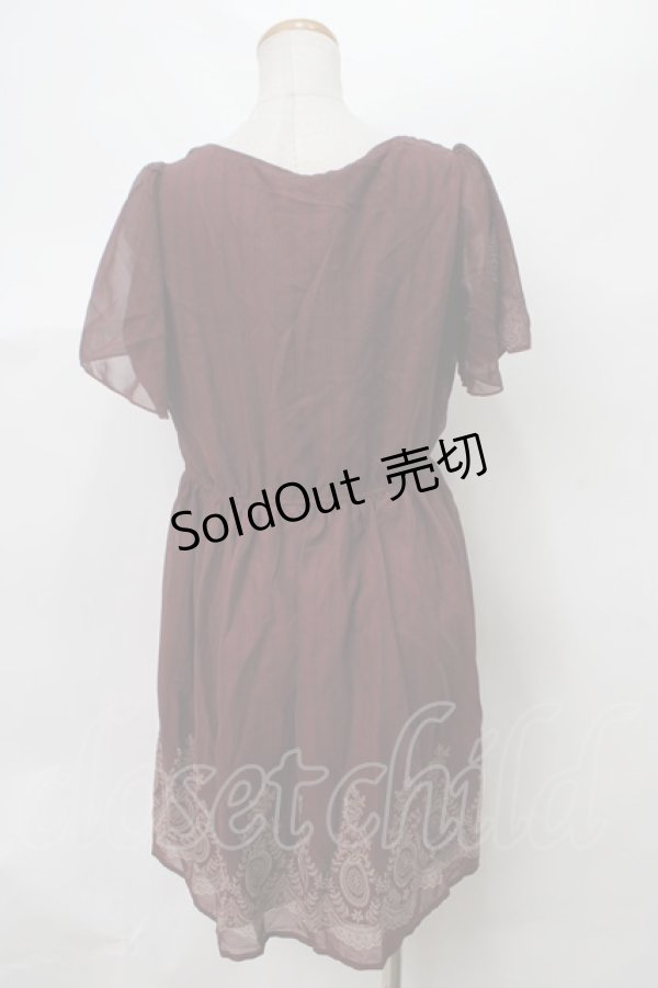 画像2: 【SALE】axes femme / ストライプレースプリント半袖ワンピース M ワイン Y-24-03-15-109-AX-OP-SZ-ZT430 (2)