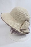 画像2: Maison de FLEUR / リボンスリットパイピングハット F ライトブラウン Y-24-05-13-024-LO-AC-SZ-ZT308 (2)