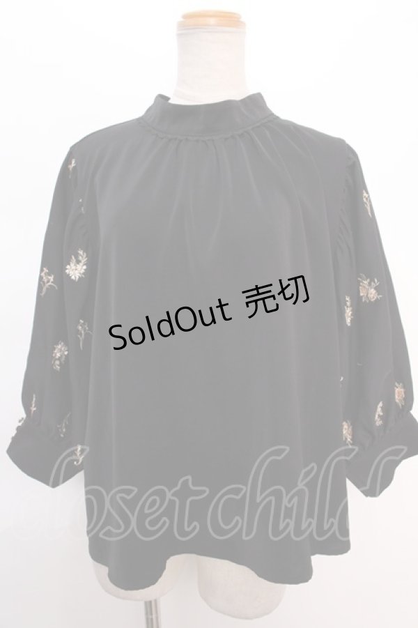 画像1: axes femme / シャビーシックフラワー柄ブラウス M 黒 Y-24-06-11-027-AX-BL-SZ-ZT138 (1)