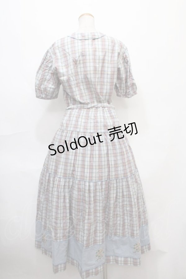 画像2: pa・se・ri / ブーケ刺繍チェック柄ロングワンピース  サックス Y-24-09-12-108-LO-OP-SZ-ZY (2)
