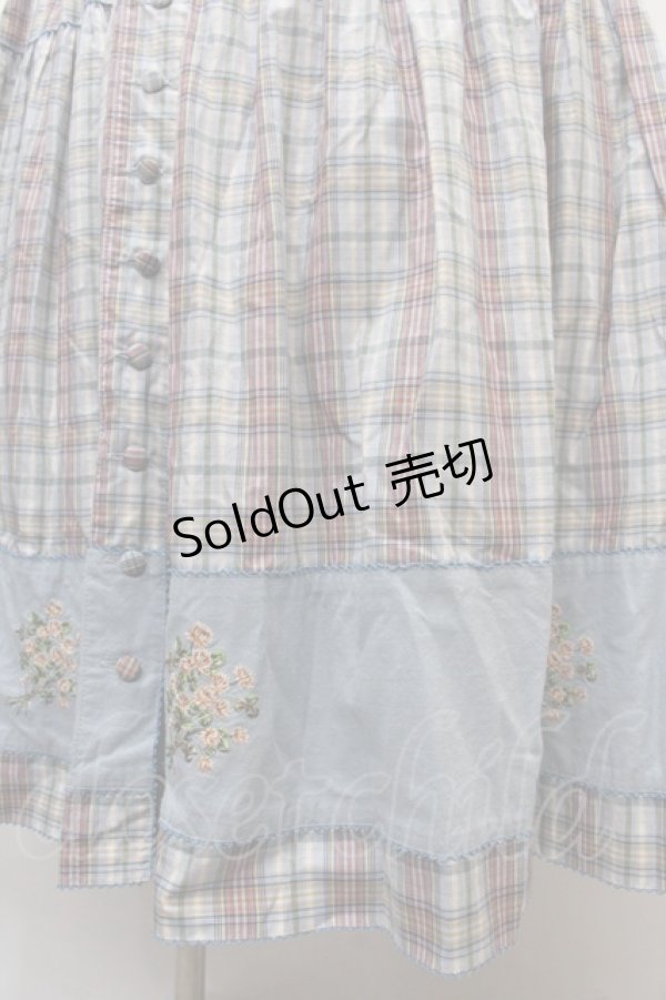 画像4: pa・se・ri / ブーケ刺繍チェック柄ロングワンピース  サックス Y-24-09-12-108-LO-OP-SZ-ZY (4)