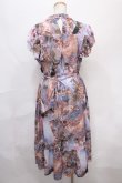 画像2: axes femme Nostalgic / 天使柄シャーリングワンピース F ラベンダー Y-24-09-15-072-LO-OP-SZ-ZT164 (2)