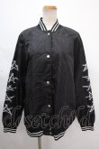 画像1: NieR Clothing / プリント入ブルゾン  黒 Y-24-11-18-134-PU-JA-SZ-ZT315 (1)
